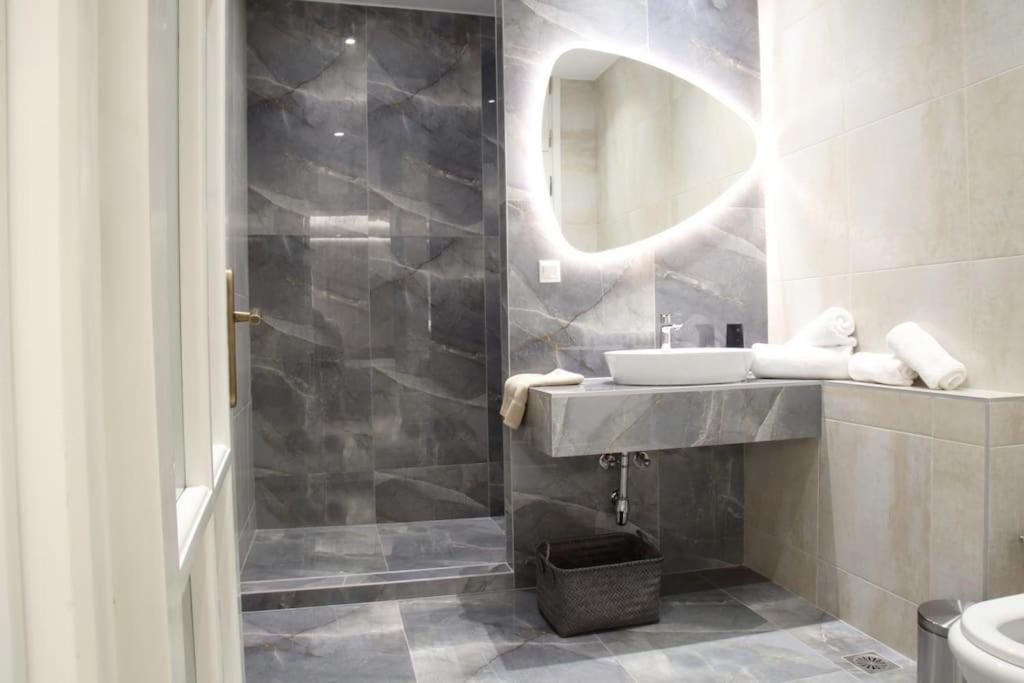 Eclectic Apartment Near Downtown Heraklion  Ngoại thất bức ảnh