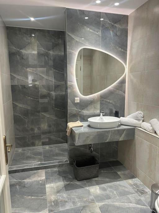 Eclectic Apartment Near Downtown Heraklion  Ngoại thất bức ảnh